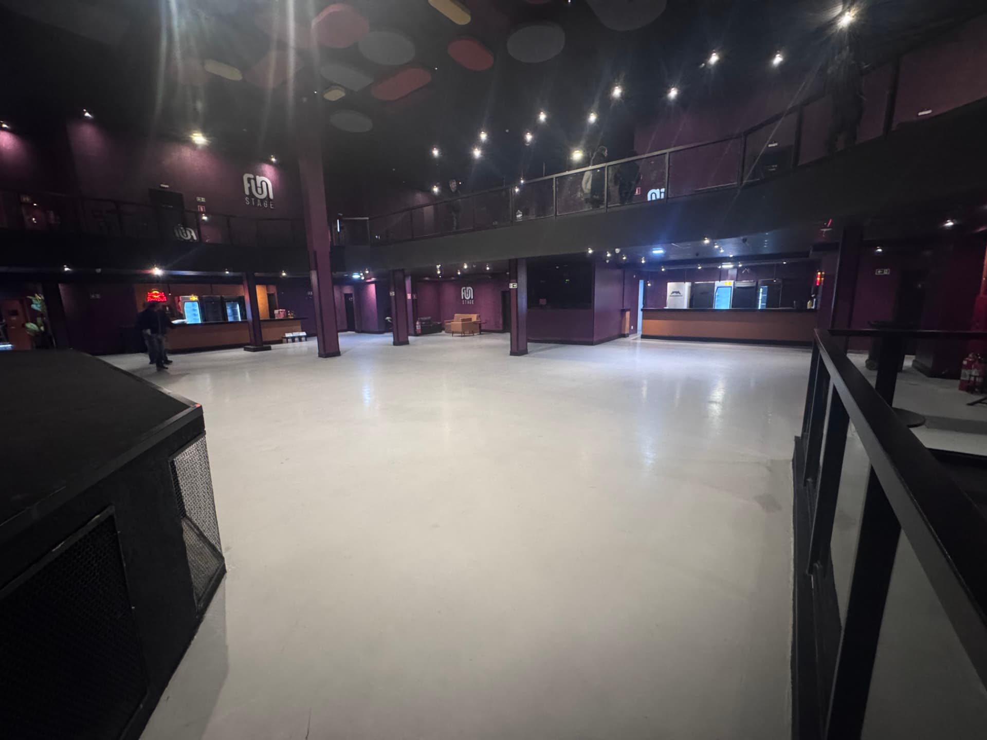 Visão completa da casa Fun Stage em operação